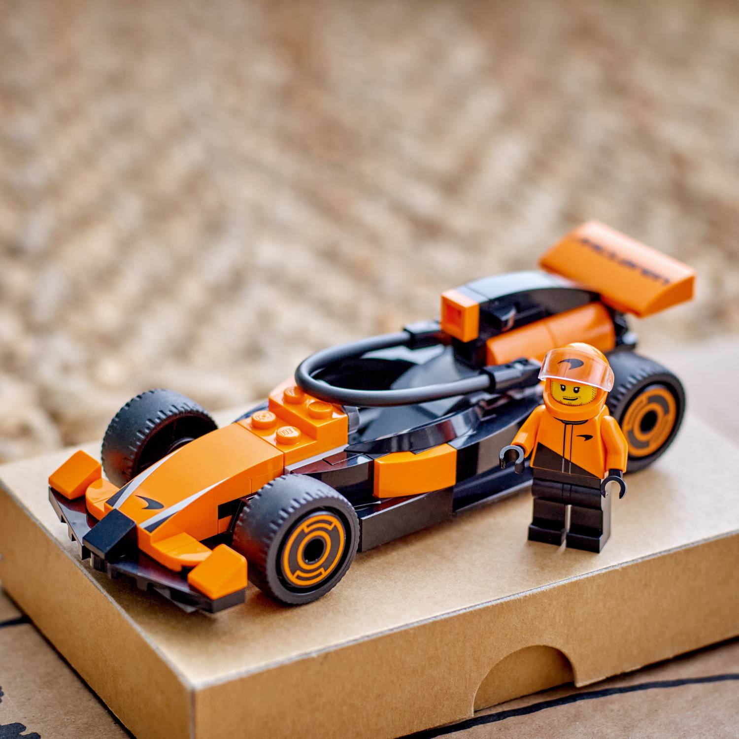 Lego 60442 Vozač utrka F1® s trkaćim autom McLaren