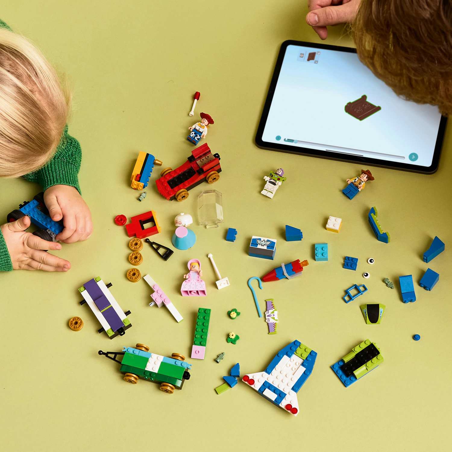 Lego 43264 Slavljenički Voz I RC Automobil