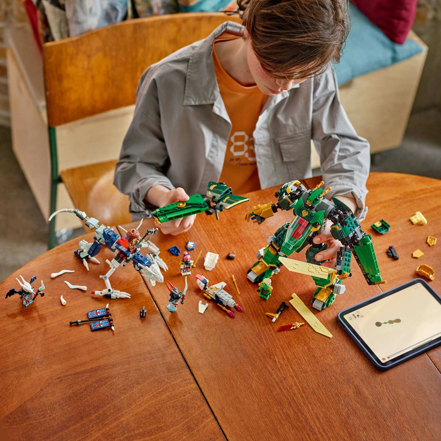 Lego 71845 Lloydov Mlazni Stroj