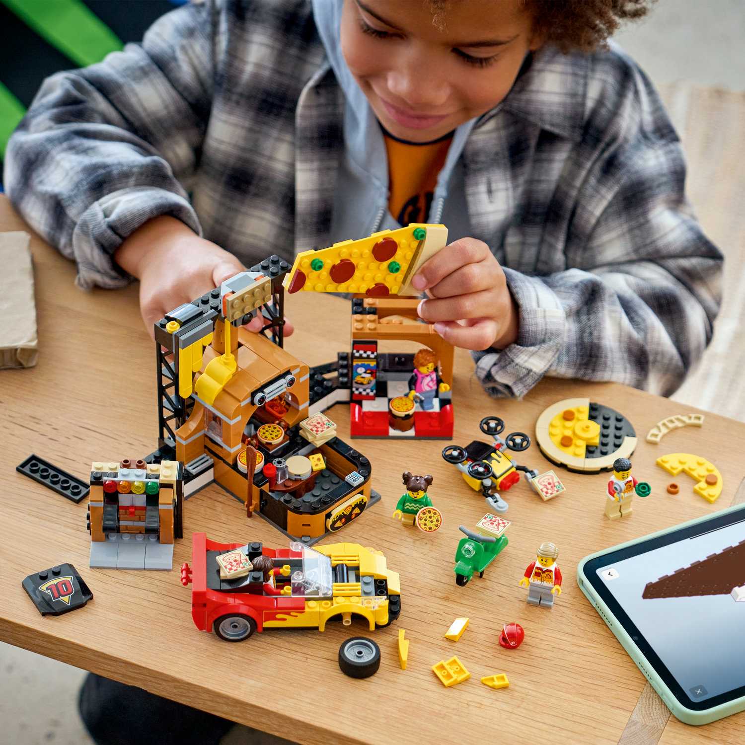 Lego 60496 Picerija sa dostavnim autima