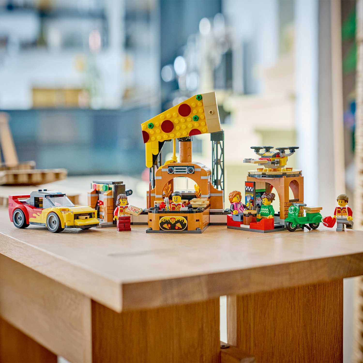 Lego 60496 Picerija sa dostavnim autima